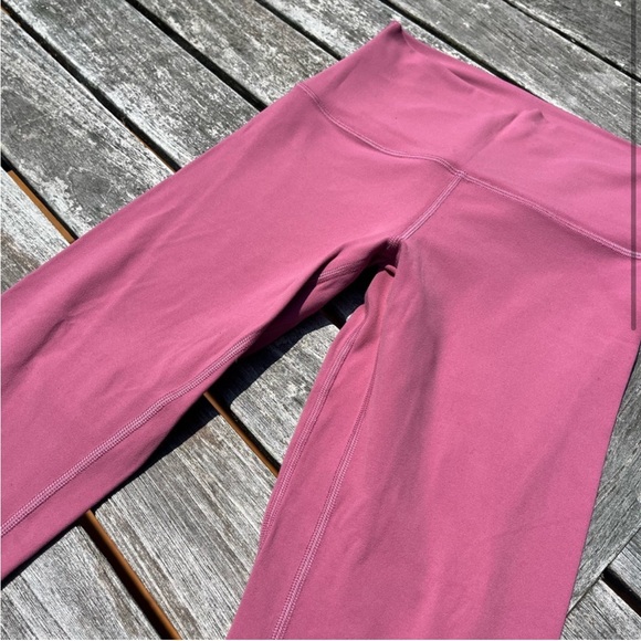 Lululemon Cropped Pink Leggings Yoga Pants - Picture 2 of 7